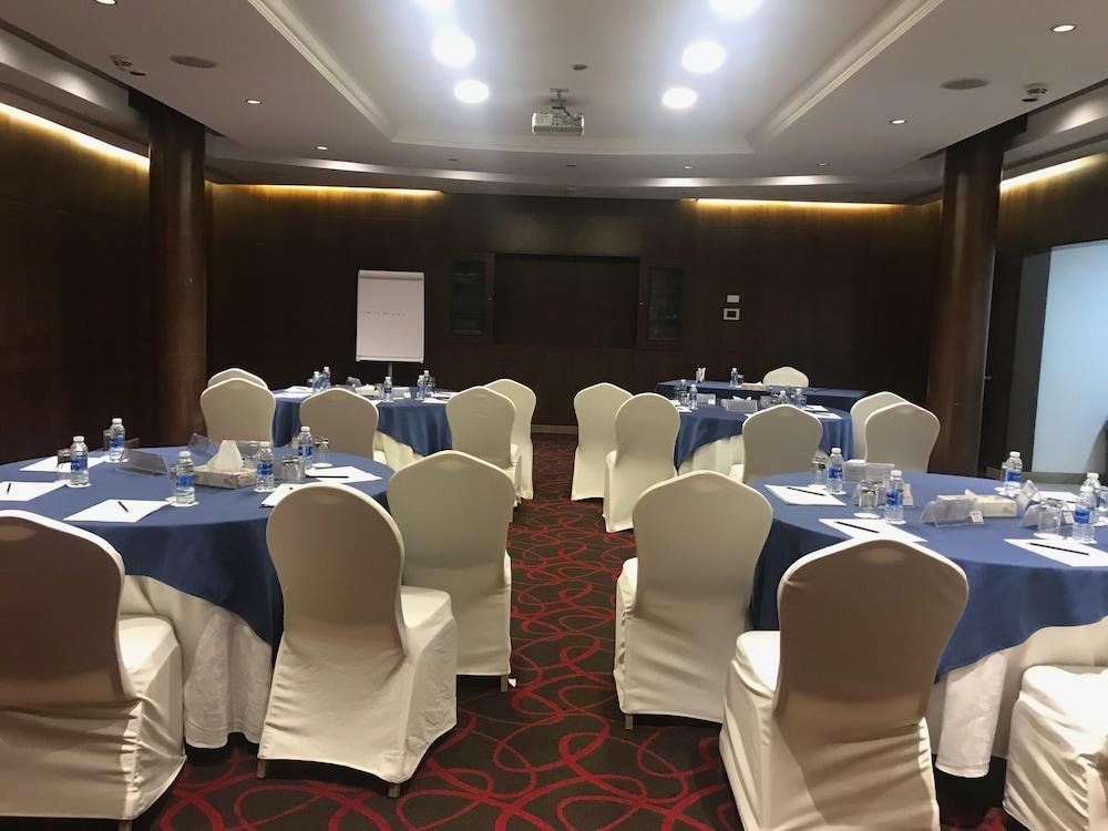 Carlton Al Moaibed Hotel Dammam Exterior photo Meeting room