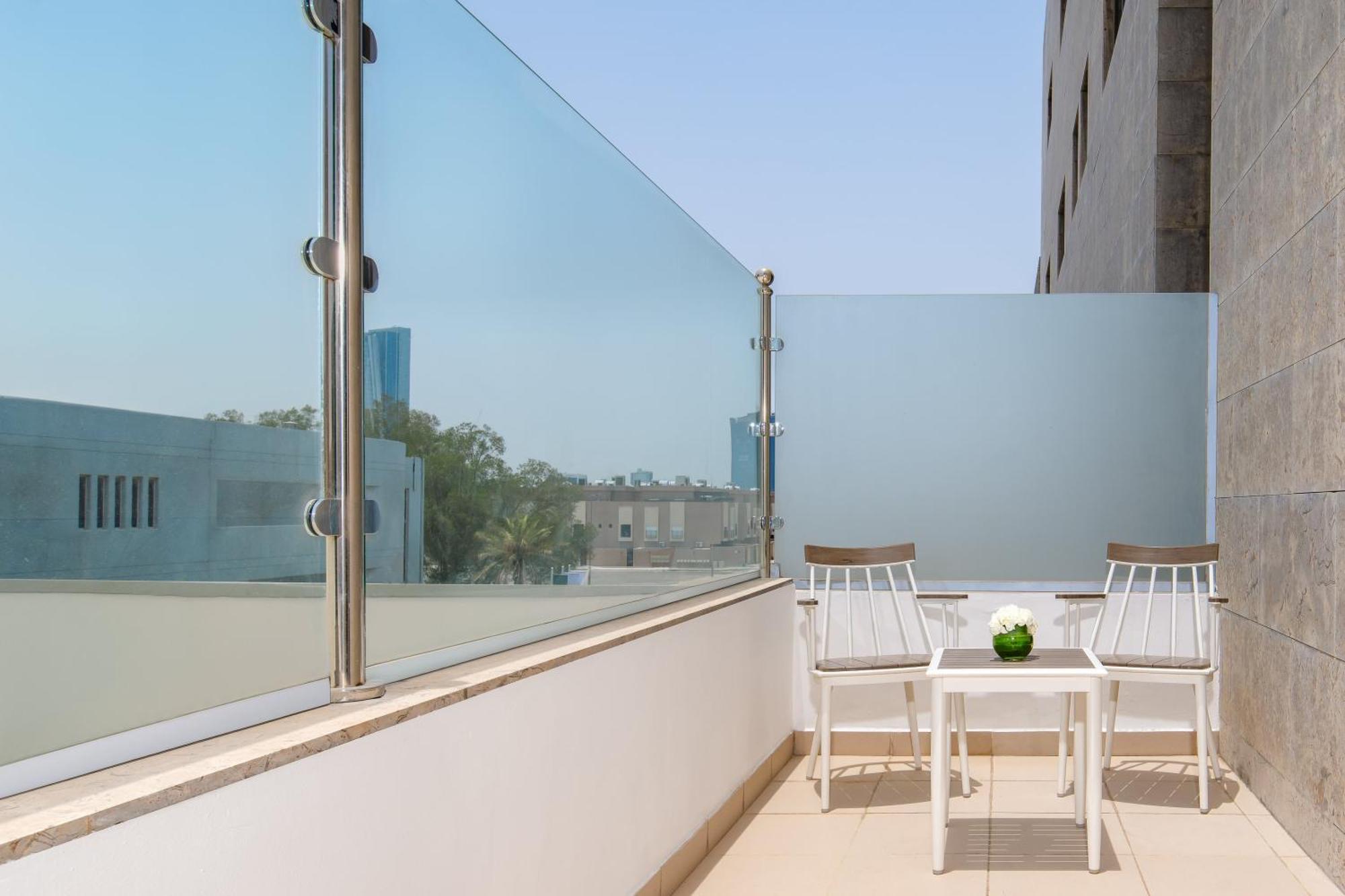 Carlton Al Moaibed Hotel Dammam Exterior photo A glass balustrade