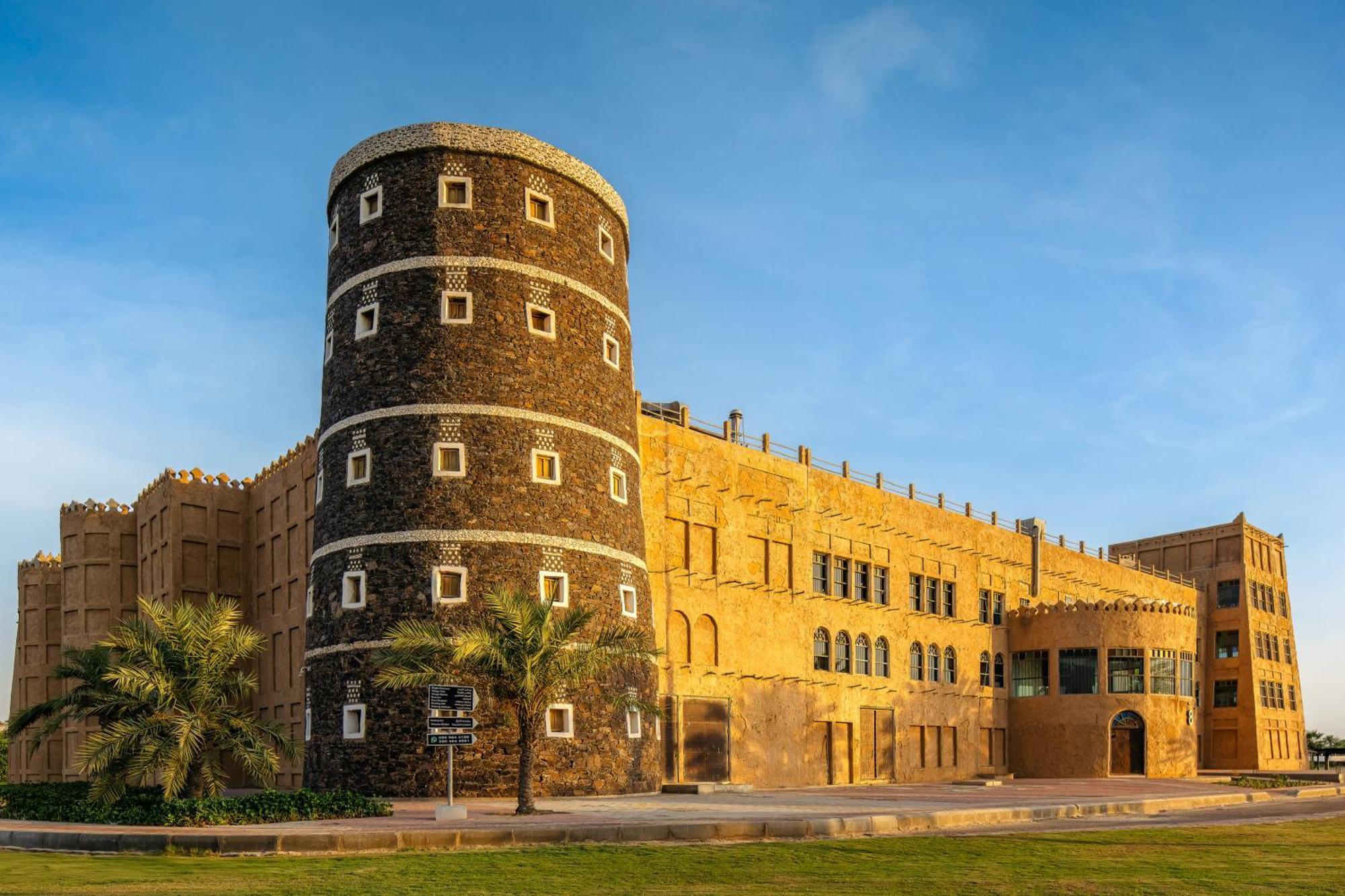 Carlton Al Moaibed Hotel Dammam Exterior photo Al Jahili Fort