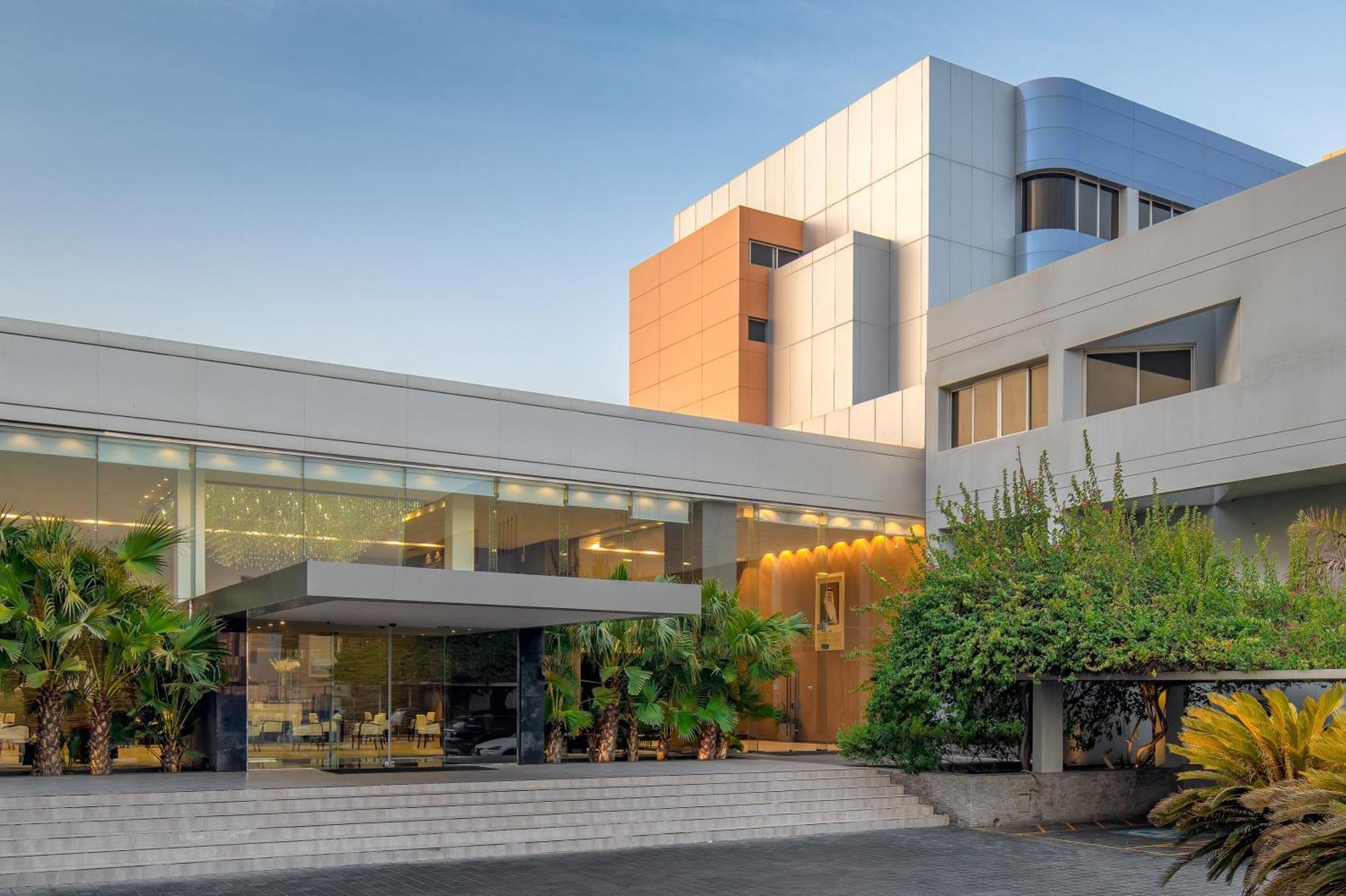 Carlton Al Moaibed Hotel Dammam Exterior photo The main entrance of the hospital